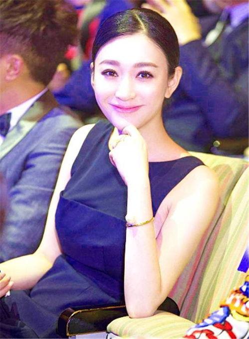 娱乐圈最妖娆美女抽烟,最妖娆美女的神秘烟韵